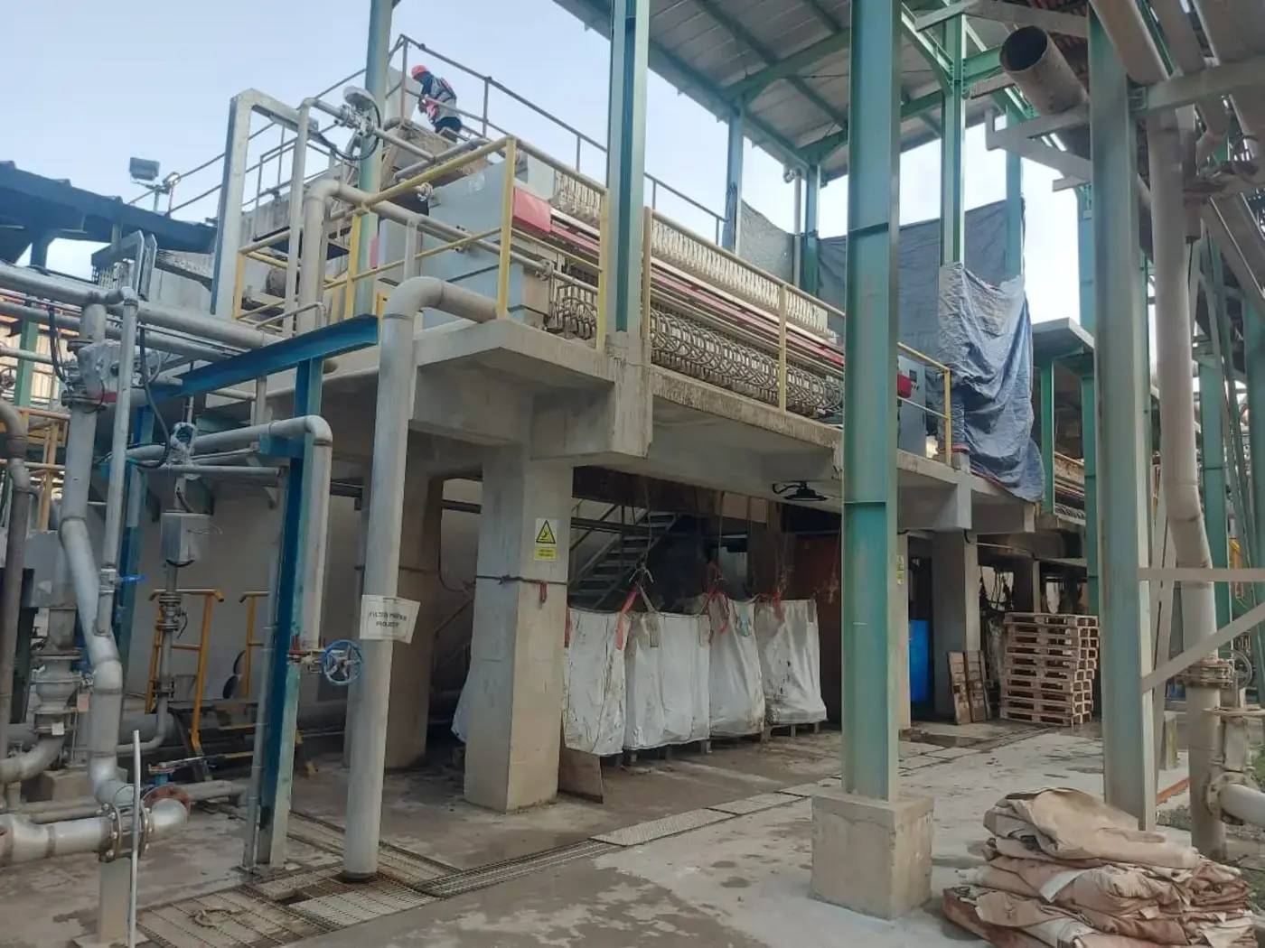 Sistem Filter Press membrane otomatis pada fasilitas industri